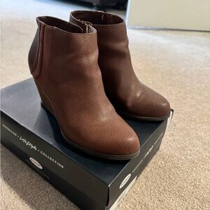 Size 71//2 wedge Dr. Scholl’s boots